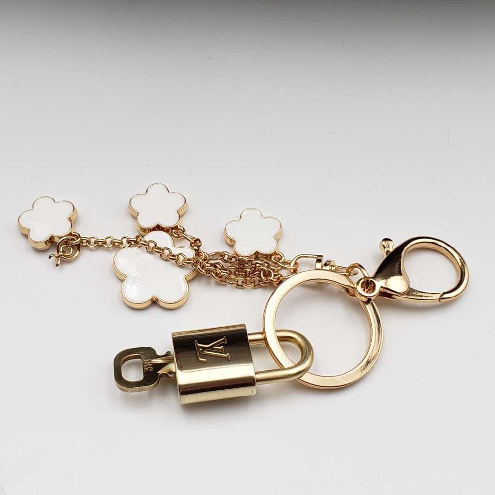 Louis Vuitton Gold Padlock 🔒 Key Set Authentic LV w/ Unbranded Flower Keychain - Picture 8 of 9